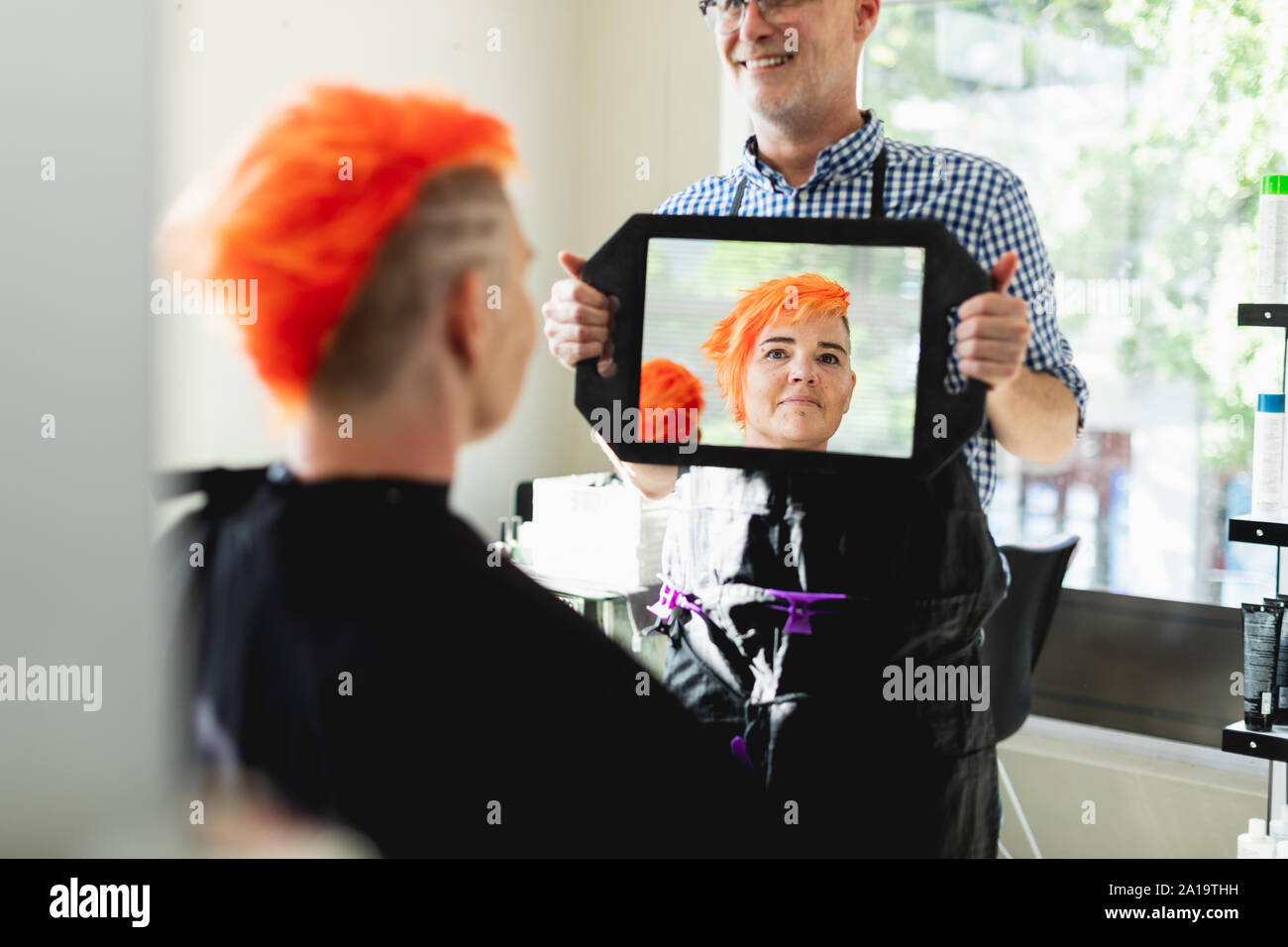 Coiffure hommes et femmes client en coiffure Banque D'Images