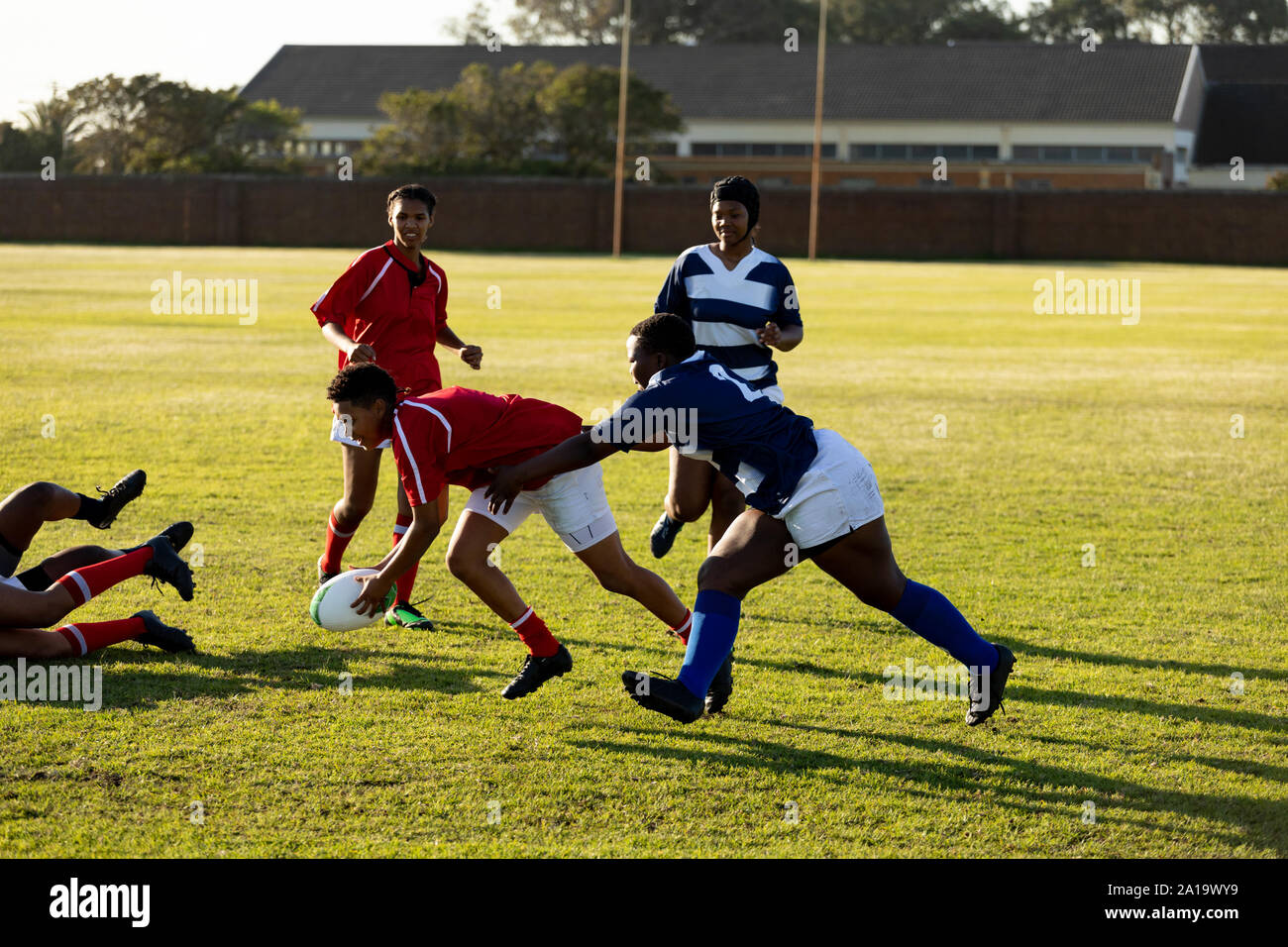 Match de rugby féminin des jeunes adultes Banque D'Images