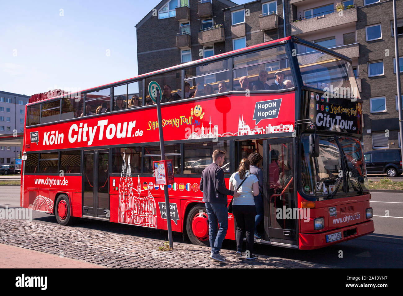 Les touristes de faire un tour dans un bus à impériale, Cologne, Allemagne. Dans un Doppelstockbus Touristen machen eine Stadtrundfahrt, Koeln, De Banque D'Images