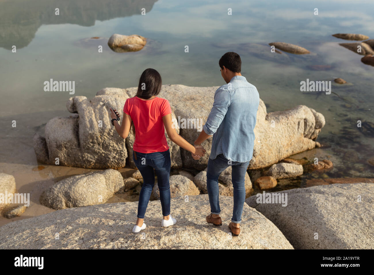 Young caucasian couple holding hands Banque D'Images