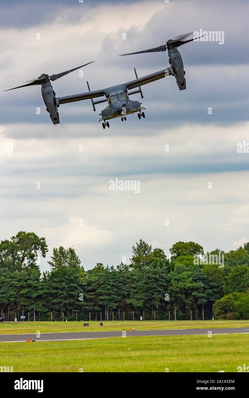 Bell boeing V-22 Osprey multi rotor basculant des forces spéciales de la mission l'avion en vol Banque D'Images