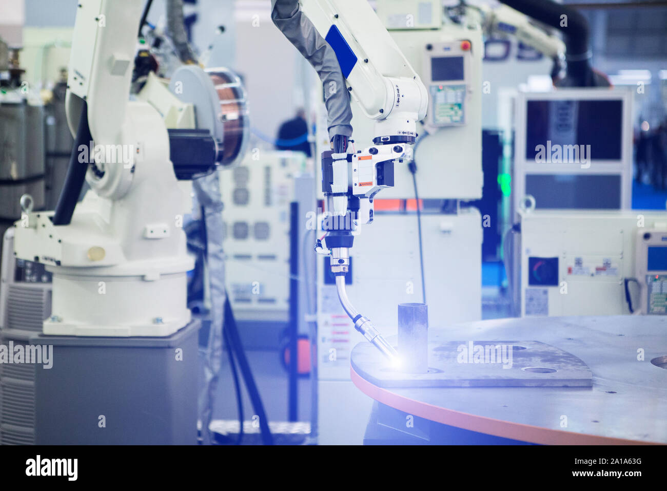 Robot de Soudage automatique dans une usine moderne à l'opération. Banque D'Images