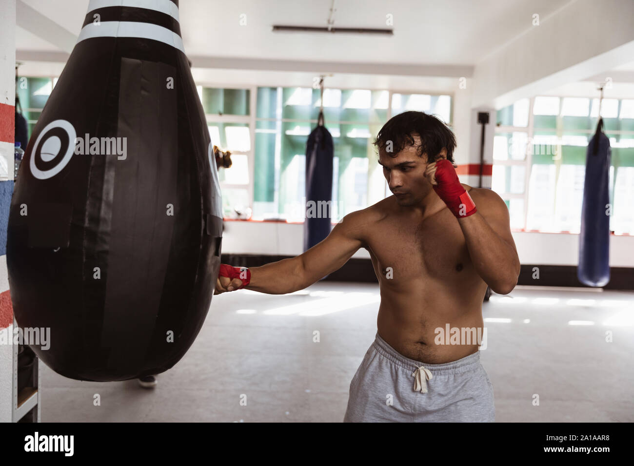 Male boxer dans un club de boxe Banque D'Images