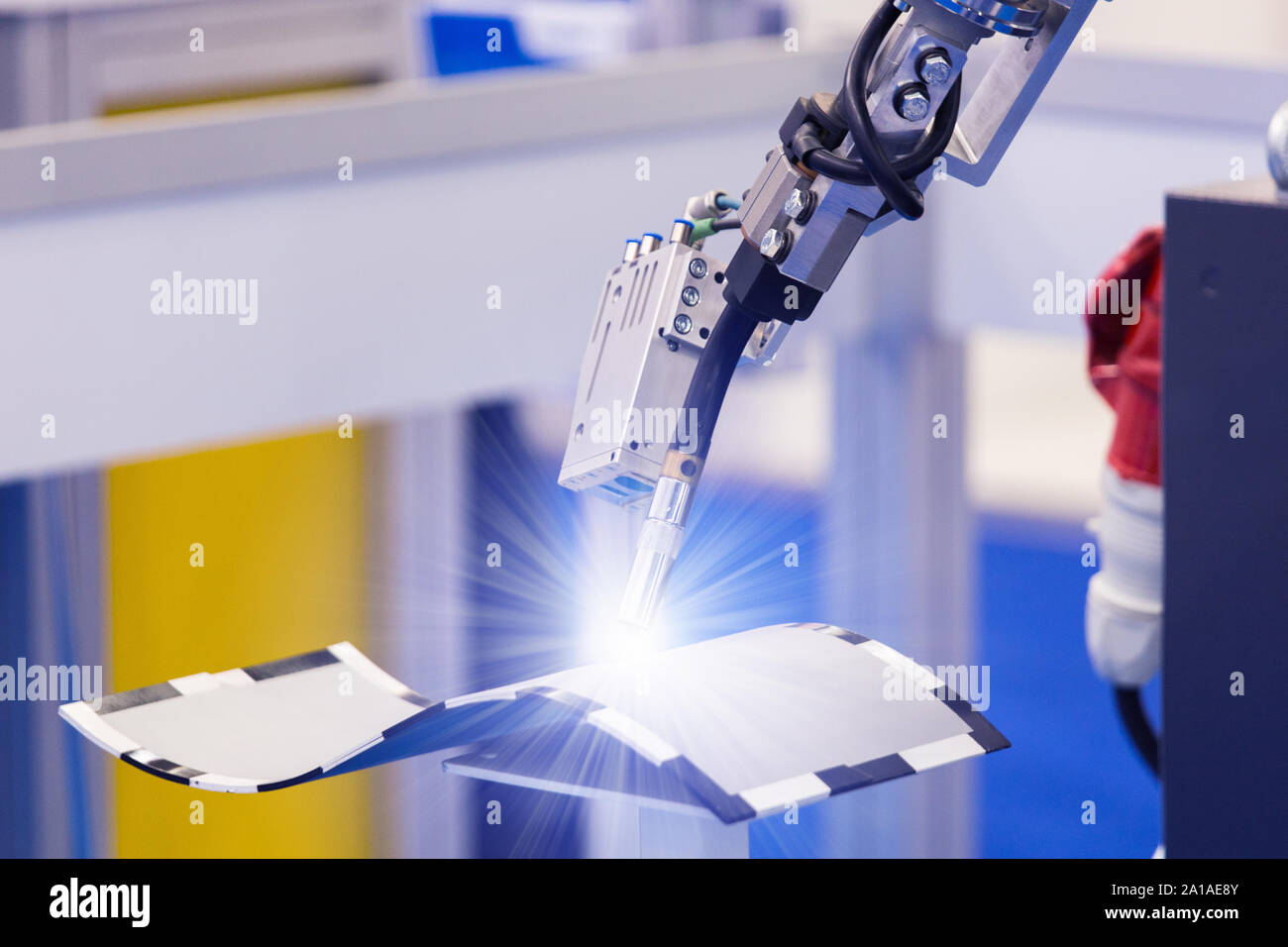 Robot de Soudage automatique dans une usine moderne à l'opération. Banque D'Images