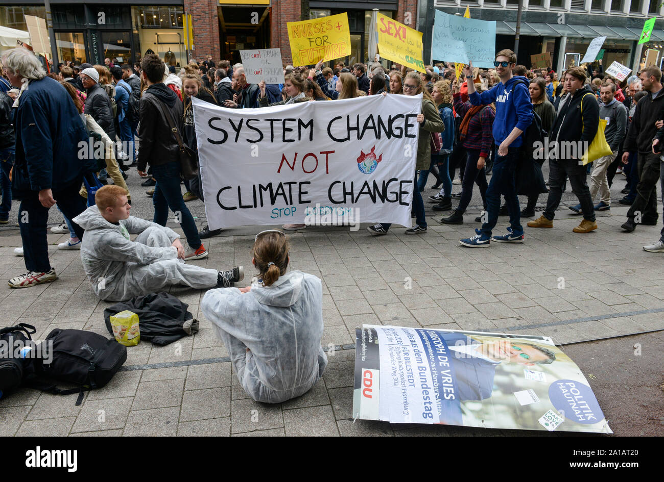 Allemagne, Hambourg, ville vendredi pour venir, tous les changements de rallye avec 70 000 manifestants pour la protection du climat / Deutschland, Hambourg, Binnenalster und Jungfernstieg, vendredi pour les futurs-Bewegung, Alle fürs Klima Demo fuer appellation « Klimaschutz » 20.9.2019 Banque D'Images