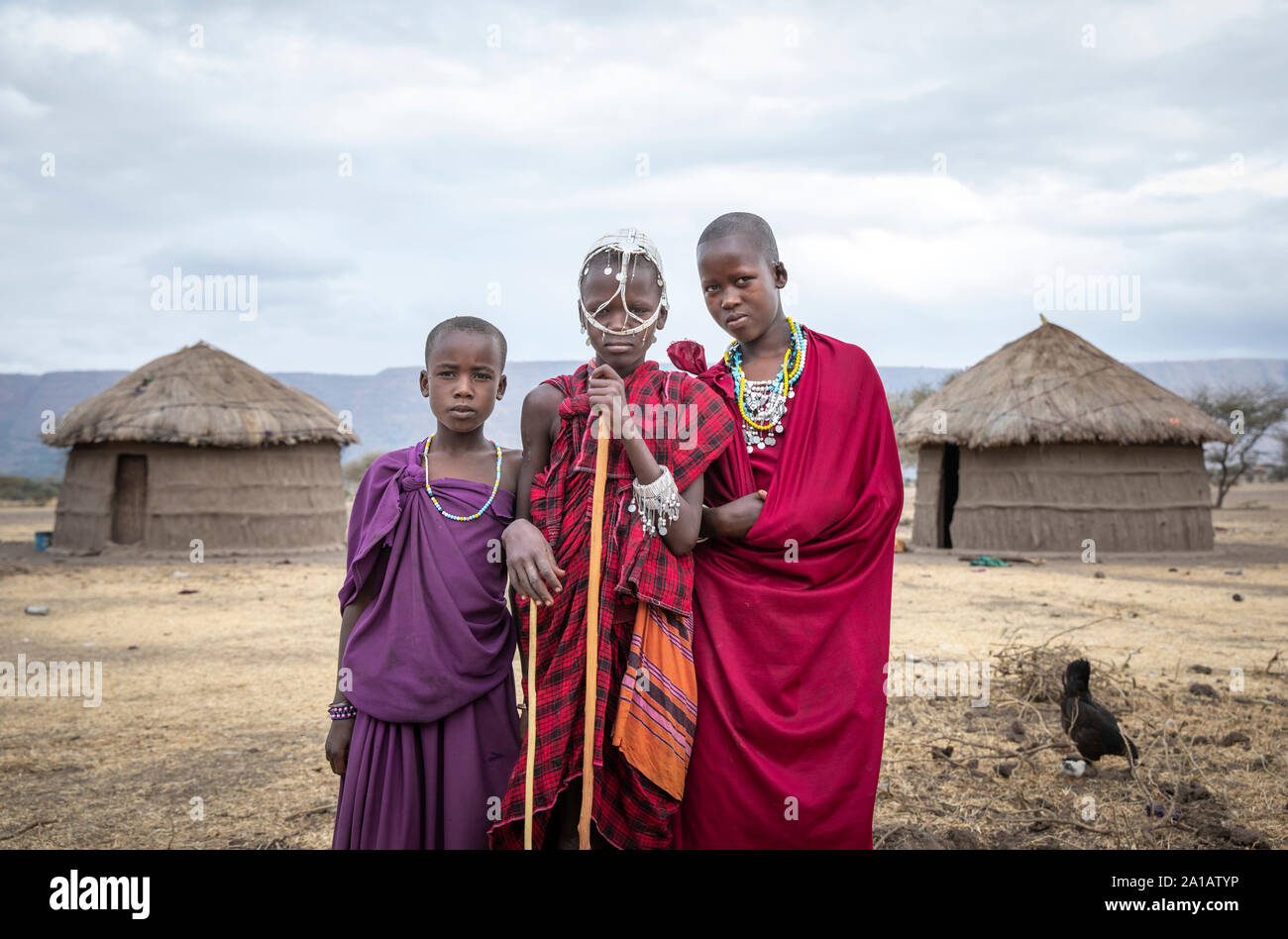 Arusha, Tanzanie, 10 Septembre 2019 : les jeunes enfants massaïs en tenues traditionnelles Banque D'Images