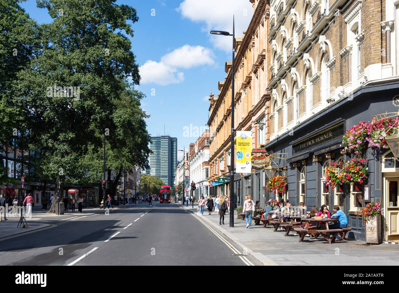 Tottenham Court Road, Fitzrovia, London Borough of Camden, Greater London, Angleterre, Royaume-Uni Banque D'Images Tottenham Court Road, Fitzrovia, London Borough of Camden, Greater London, Angleterre, Royaume-Uni Banque D'Images