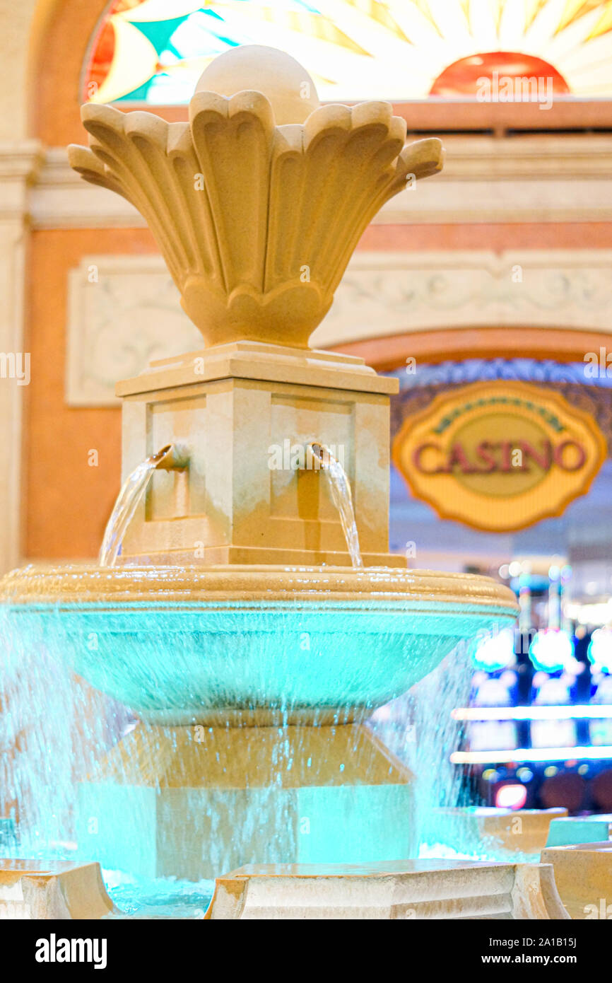 Belle fontaine à eau à l'intérieur d'un casino dans le New Jersey, Banque D'Images