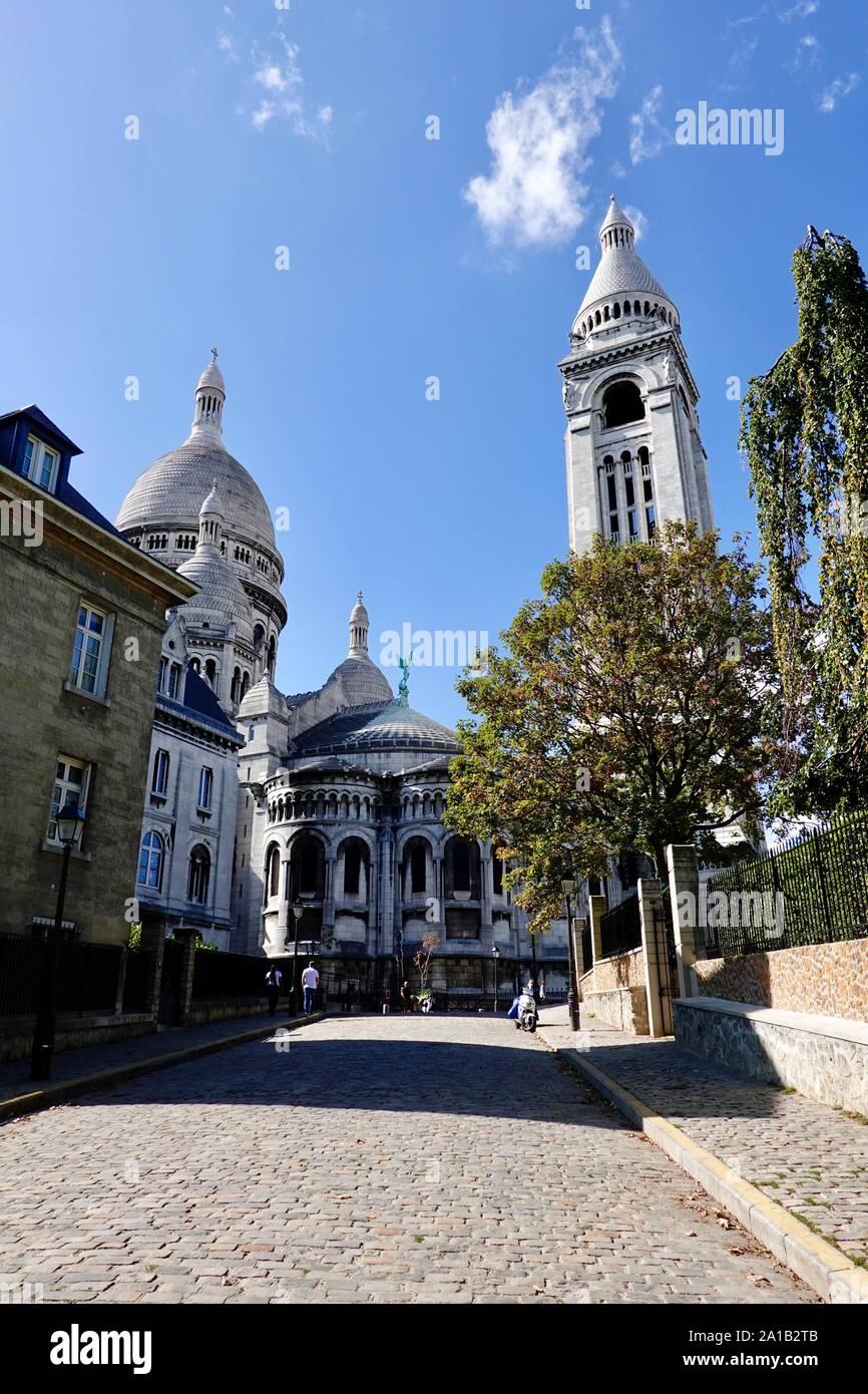Retour, vue de côté de la basilique de Sacré Coeur et bell, Montmartre, Paris, France. Banque D'Images