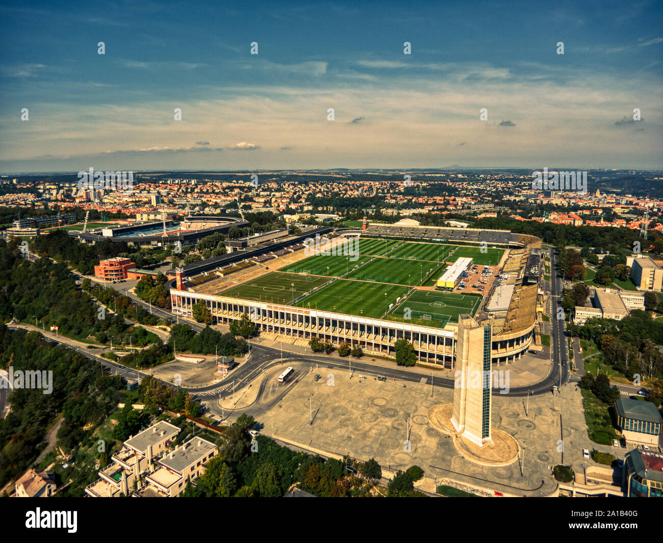 Vue aérienne du stade de Strahov à Prague au cours de l'heure d'été Banque D'Images