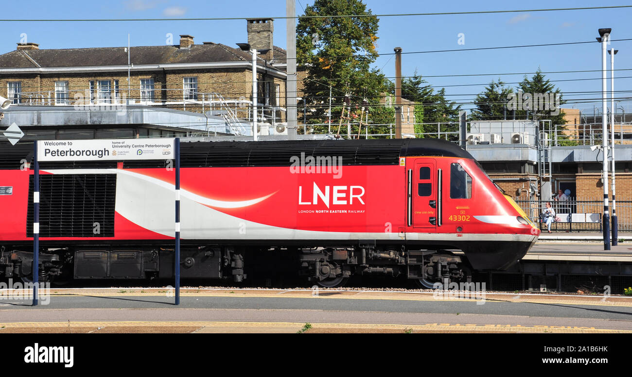LNER liveried TVH puissance diesel 43302 voiture à Peterborough, gare, Cambridgeshire, Angleterre, RU Banque D'Images