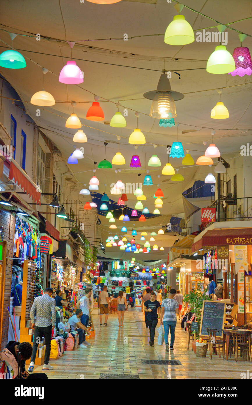 Soirée au centre-ville de Bodrum, Mugla Province Zone Bazar, la Turquie. Banque D'Images