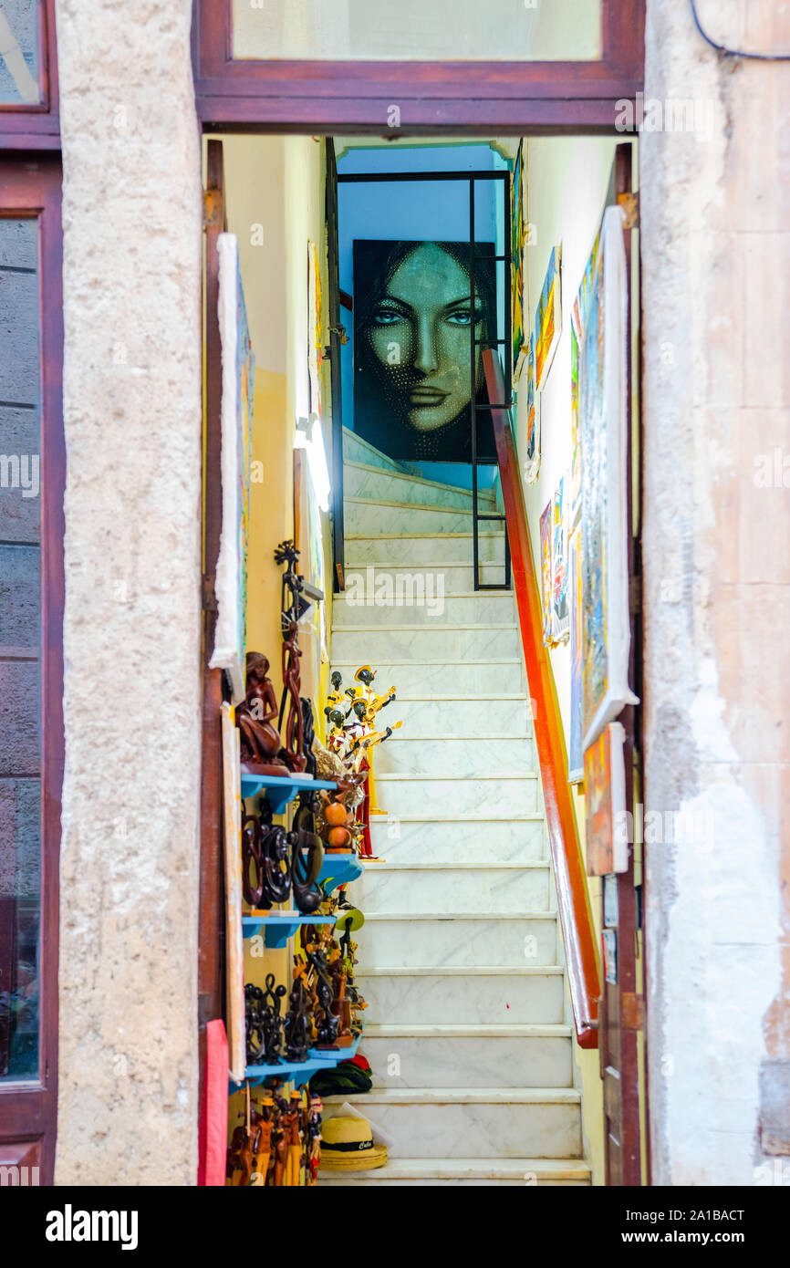 La Havane, Cuba - 2 janvier 2019 : l'art cubain studio à l'intérieur d'une maison cubaine. Banque D'Images
