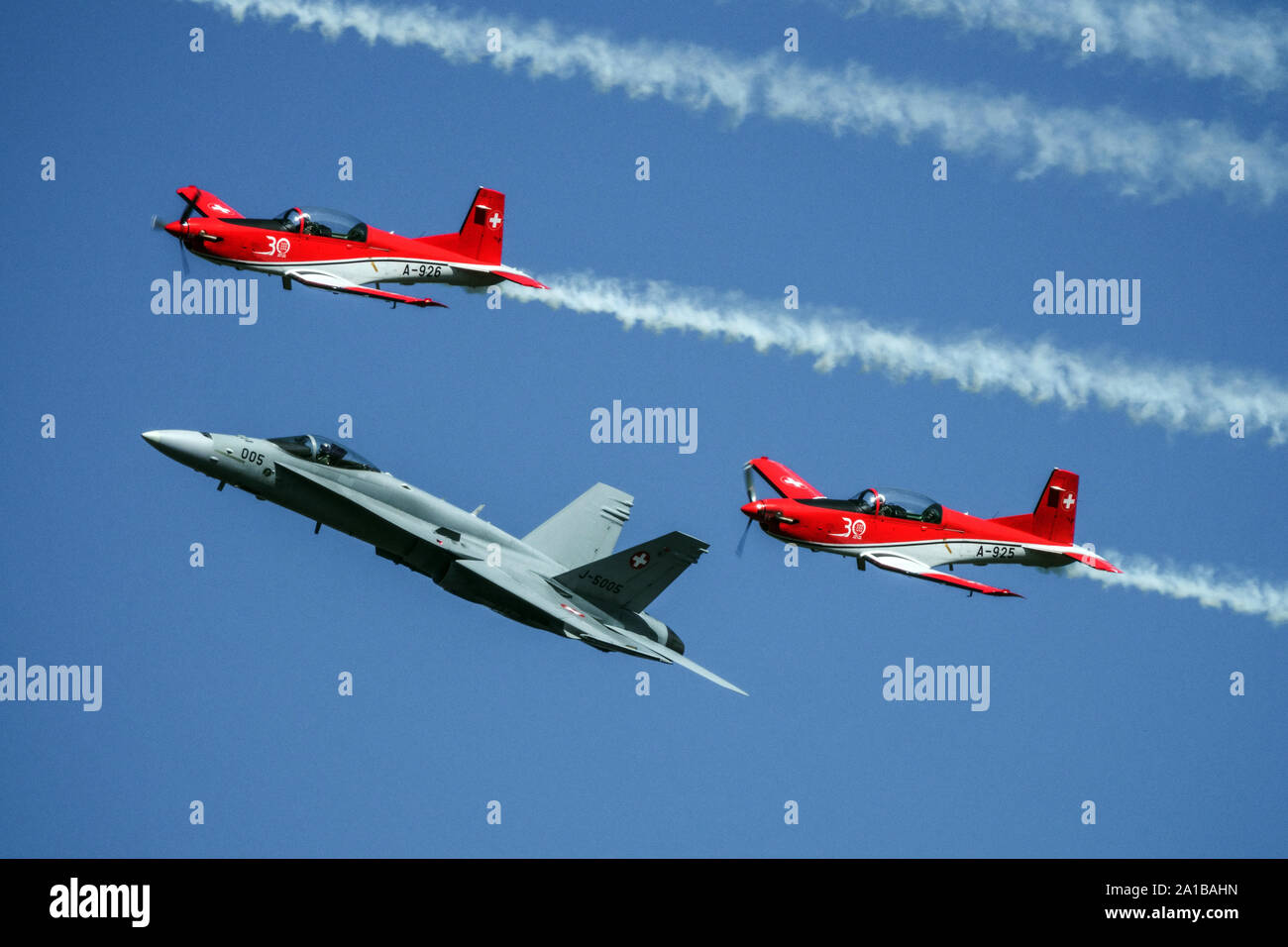 De l'air Suisse Pilatus PC-7, F/A 18 Hornet équipe d'affichage Banque D'Images