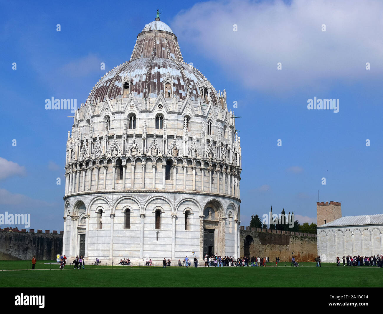 Battistero, Piazza dei Miracoli (Place des Miracles, la Piazza del Duomo, la place de la Cathédrale, Pise, Toscane, Toscane, Italie, Europe, Site du patrimoine mondial Banque D'Images