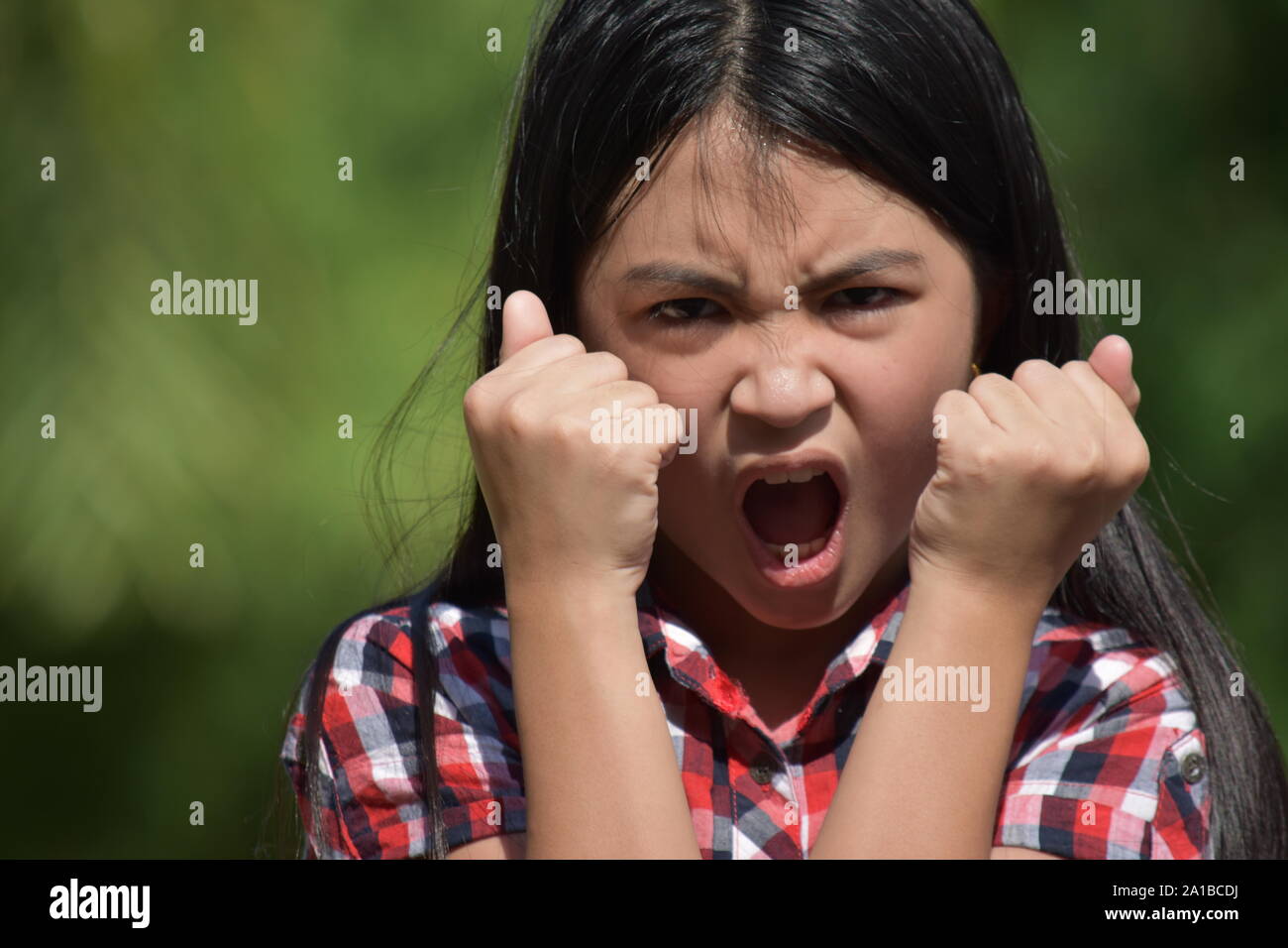 Une petite bouleversé personne minoritaire Banque D'Images