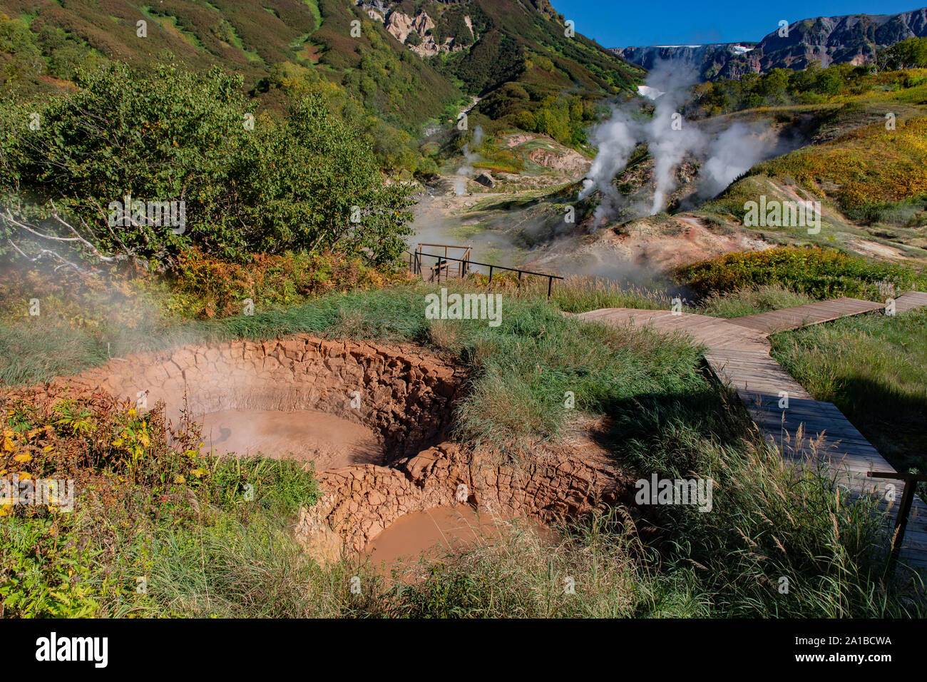 Caldera de boue dans la vallée de geysers, Parc National de Kronotsky, péninsule du Kamchatka, Fédération de Russie Banque D'Images