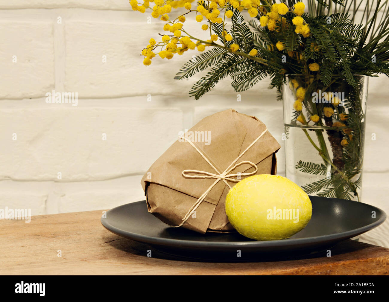 Fond d'Oeufs mimosa jaune Pâques Banque D'Images