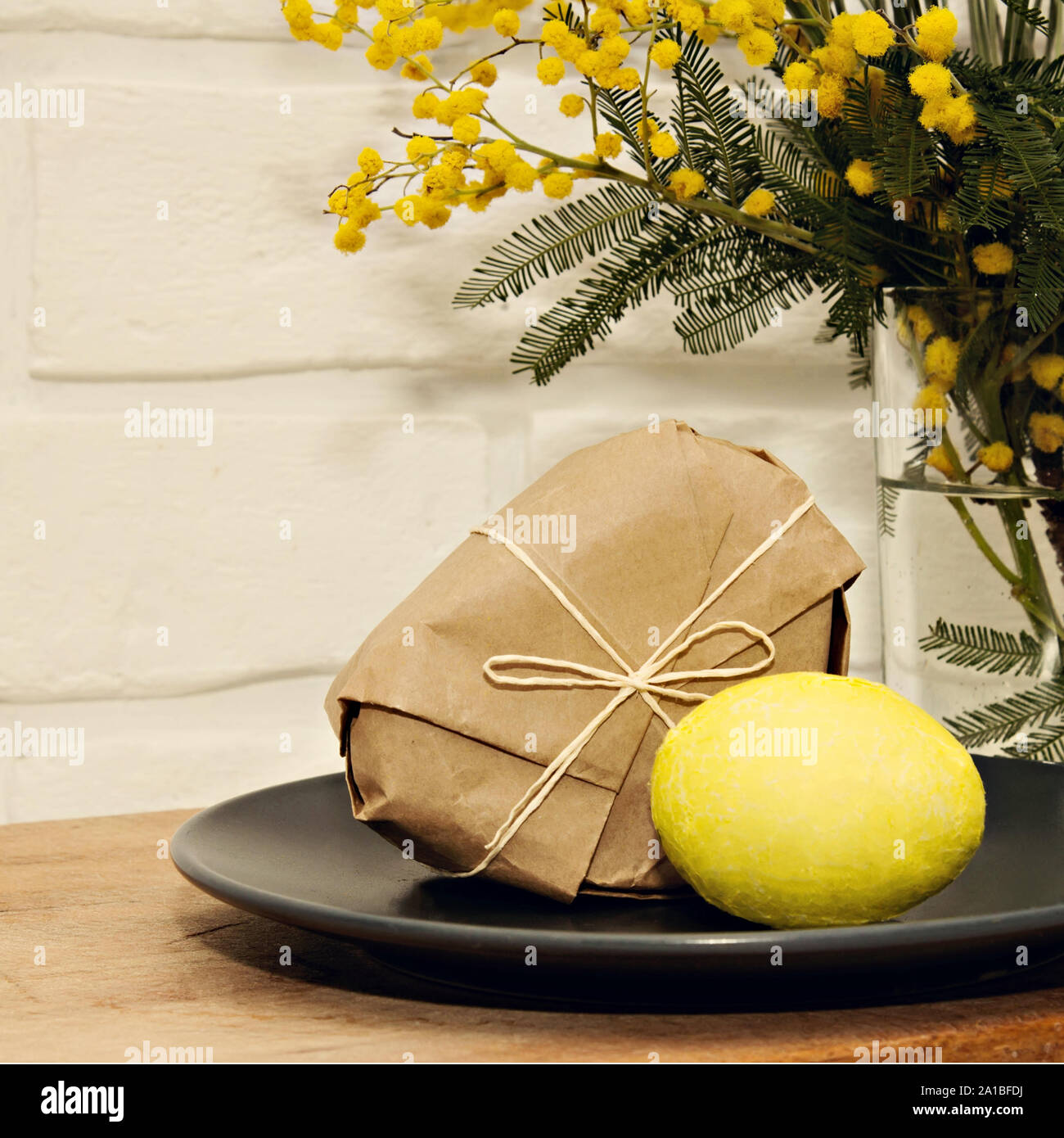 Fond d'Oeufs mimosa jaune Pâques Banque D'Images