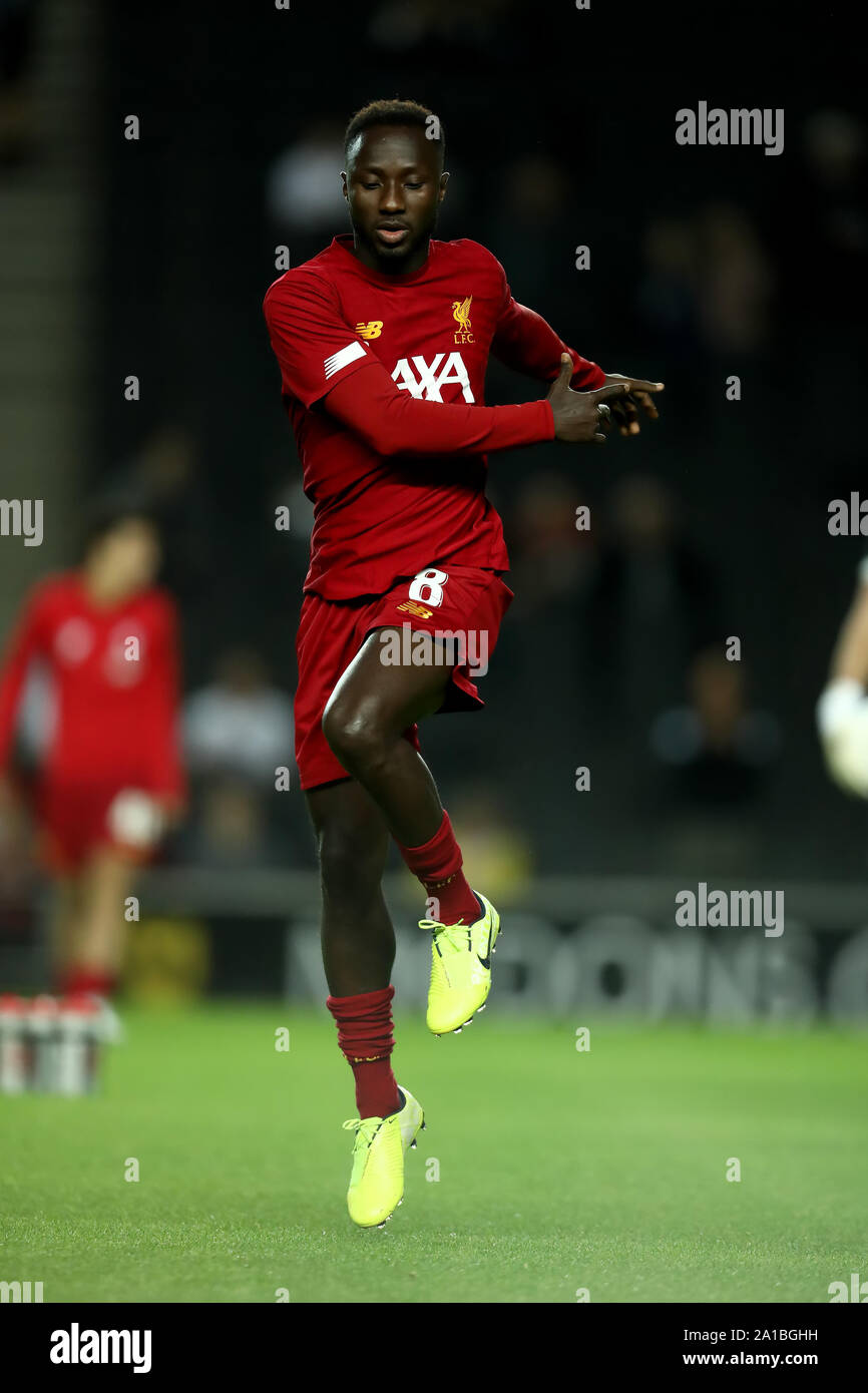 Milton Keynes, Buckinghamshire, Royaume-Uni. 25 Septembre, 2019. Coupe de la Ligue anglaise de football, Carabao Cup ; Milton Keynes Dons contre Liverpool ; Naby Keita de Liverpool au cours de l'échauffement qu'il revient d'une blessure Plus Sport Action Crédit : Images/Alamy Live News Banque D'Images