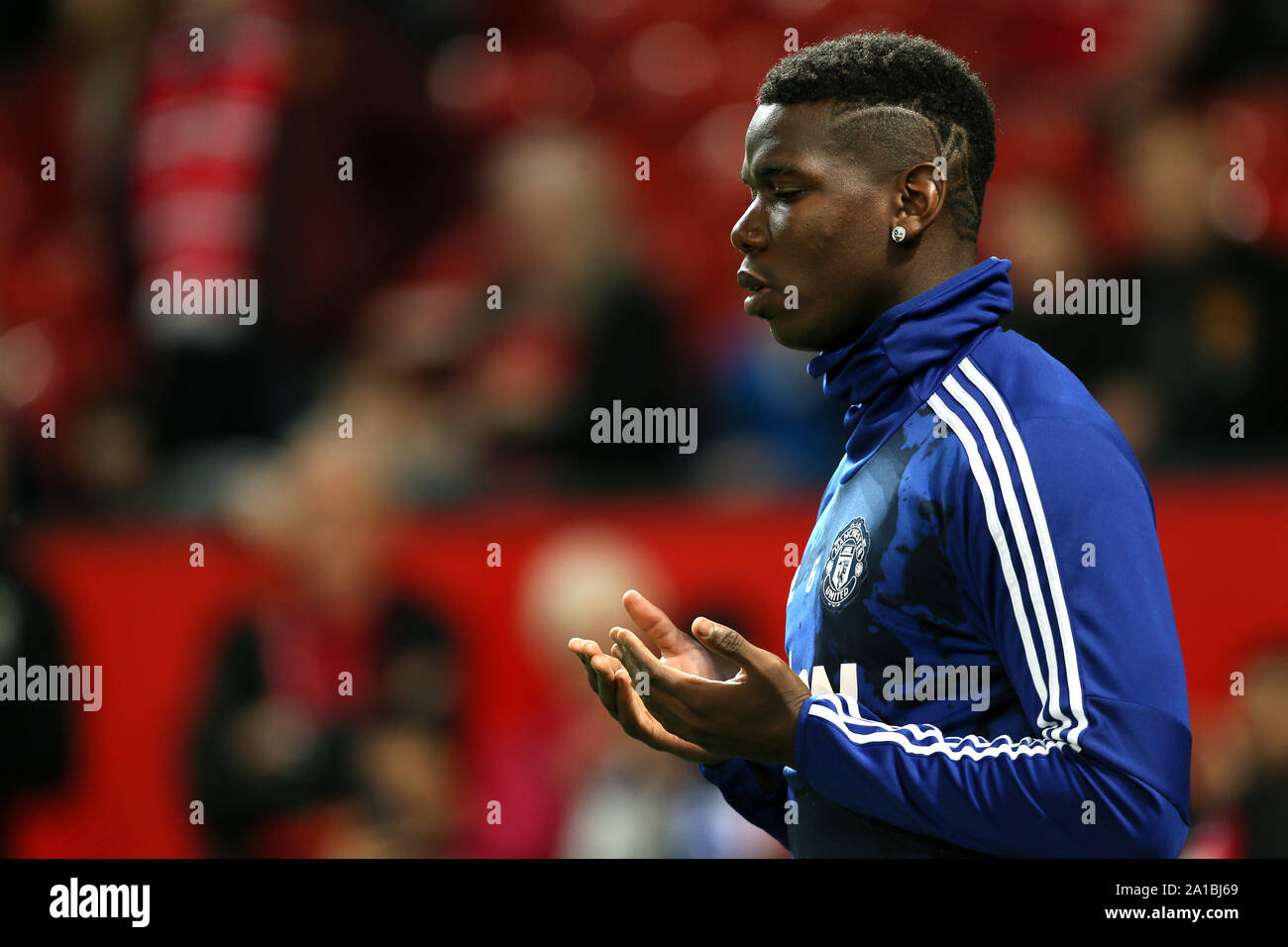 Paul Pogba Manchester United, l'échauffement avant le troisième tour, la Coupe du buffle match à Old Trafford, Manchester. Banque D'Images