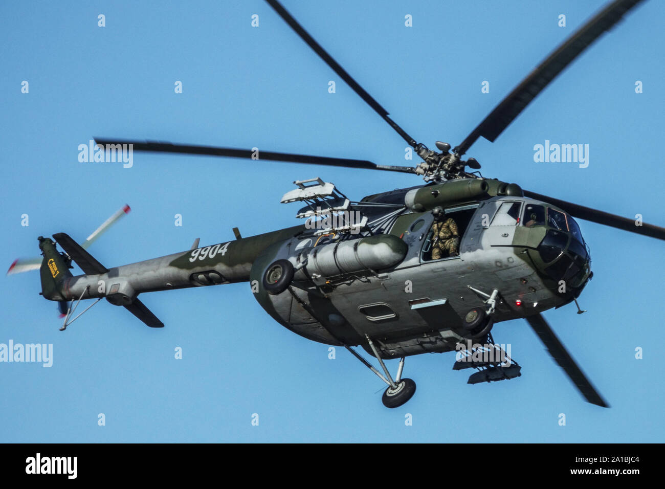 Hélicoptère de l'Armée de l'air tchèque Mi-17, soldat de l'Armée américaine Banque D'Images
