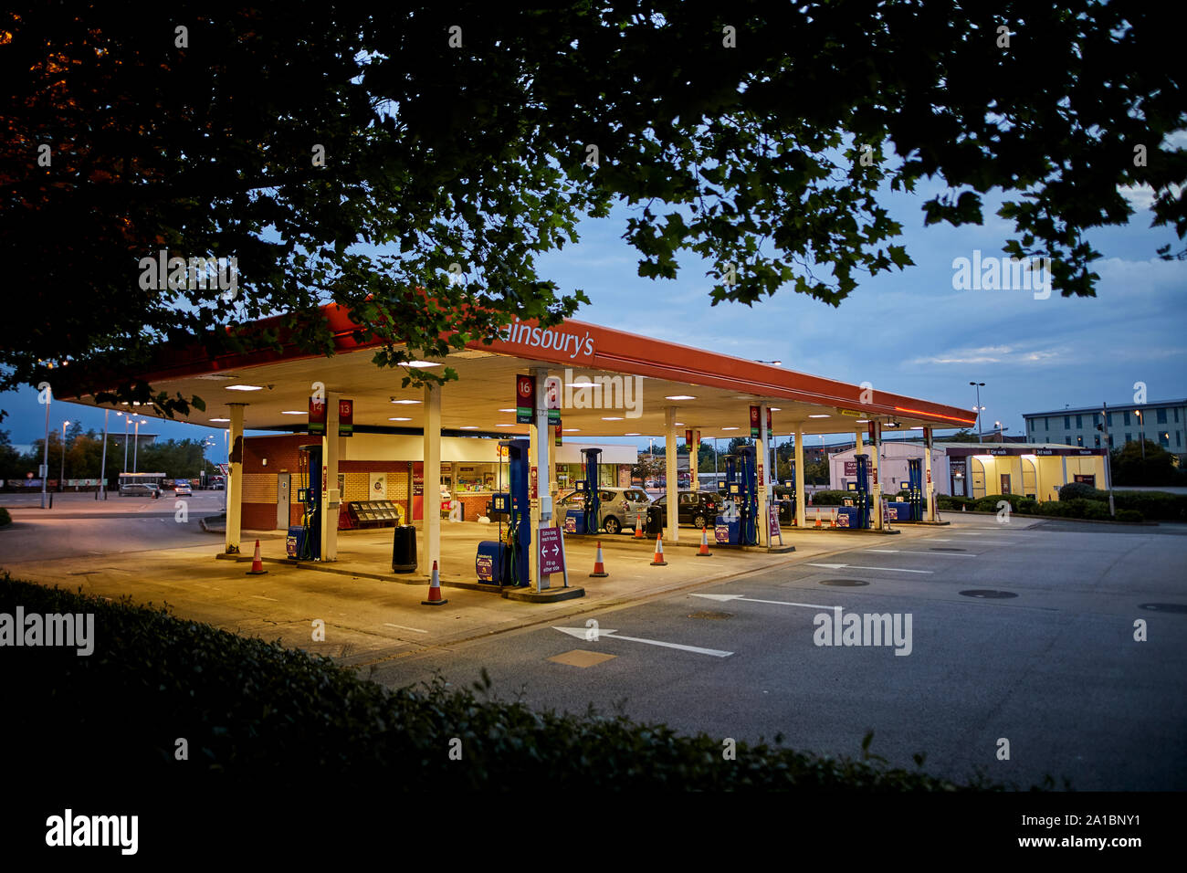 Dento Sainsburys station essence habités de nuit pompes Banque D'Images