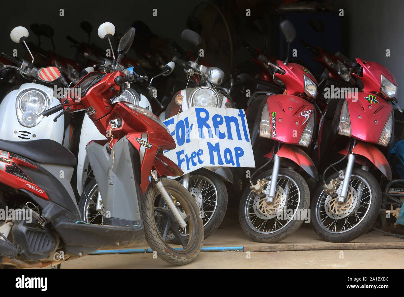 Motos en location. Vang Vieng. Le Laos. / Moto à louer. Vang Vieng. Le Laos  Photo Stock - Alamy