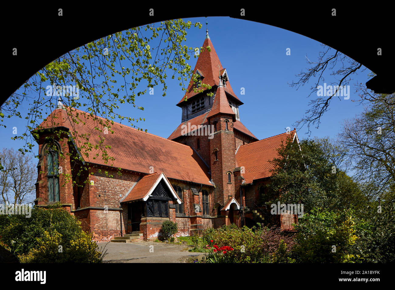 Tameside landmarks, brique de style néo-gothique St Anne's Church Haughton, Denton Bâtiment classé conçu par J. Medland Taylor Banque D'Images