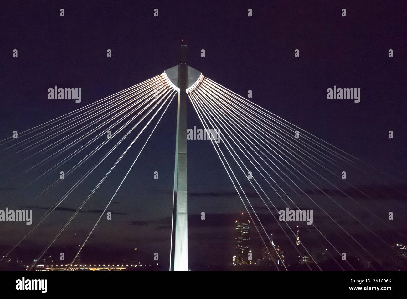 220 mètres de la tour 1 DC et 150 mètres Hochhaus Neue Donau dans Donau de Wien, Autriche. 16 août 2019 © Wojciech Strozyk / Alamy Stock Photo Banque D'Images