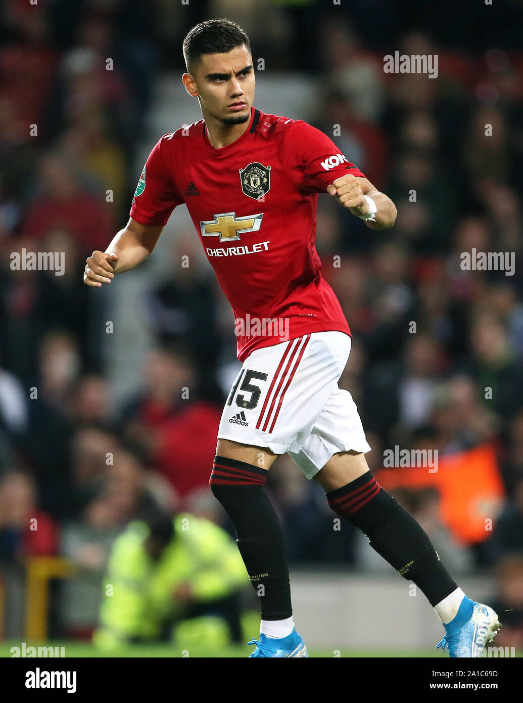 Manchester United, Andreas Pereira célèbre son coup de pied de pénalité au cours de la troisième série, coupe du buffle match à Old Trafford, Manchester. Banque D'Images