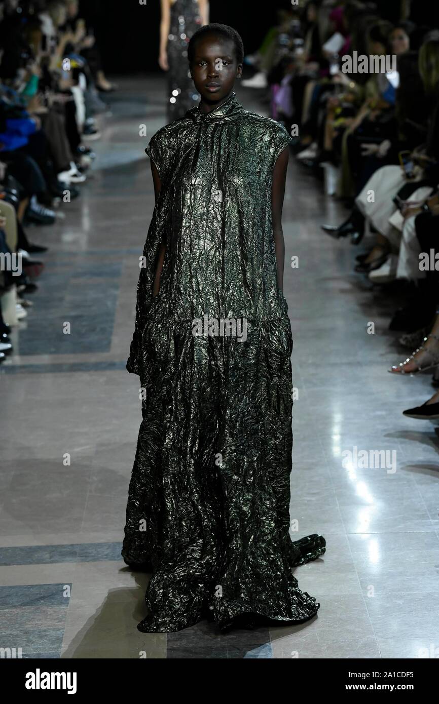 Paris, France. 25 Septembre, 2019. ROCHAS SS20 piste pendant la Fashion Week de Paris - Paris, France 25/09/2019 Credit : dpa/Alamy Live News Banque D'Images