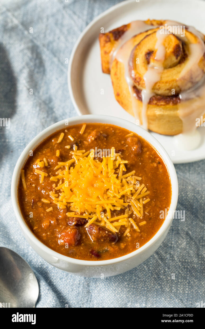 Chili faits maison et à la cannelle soupe pour le déjeuner Banque D'Images