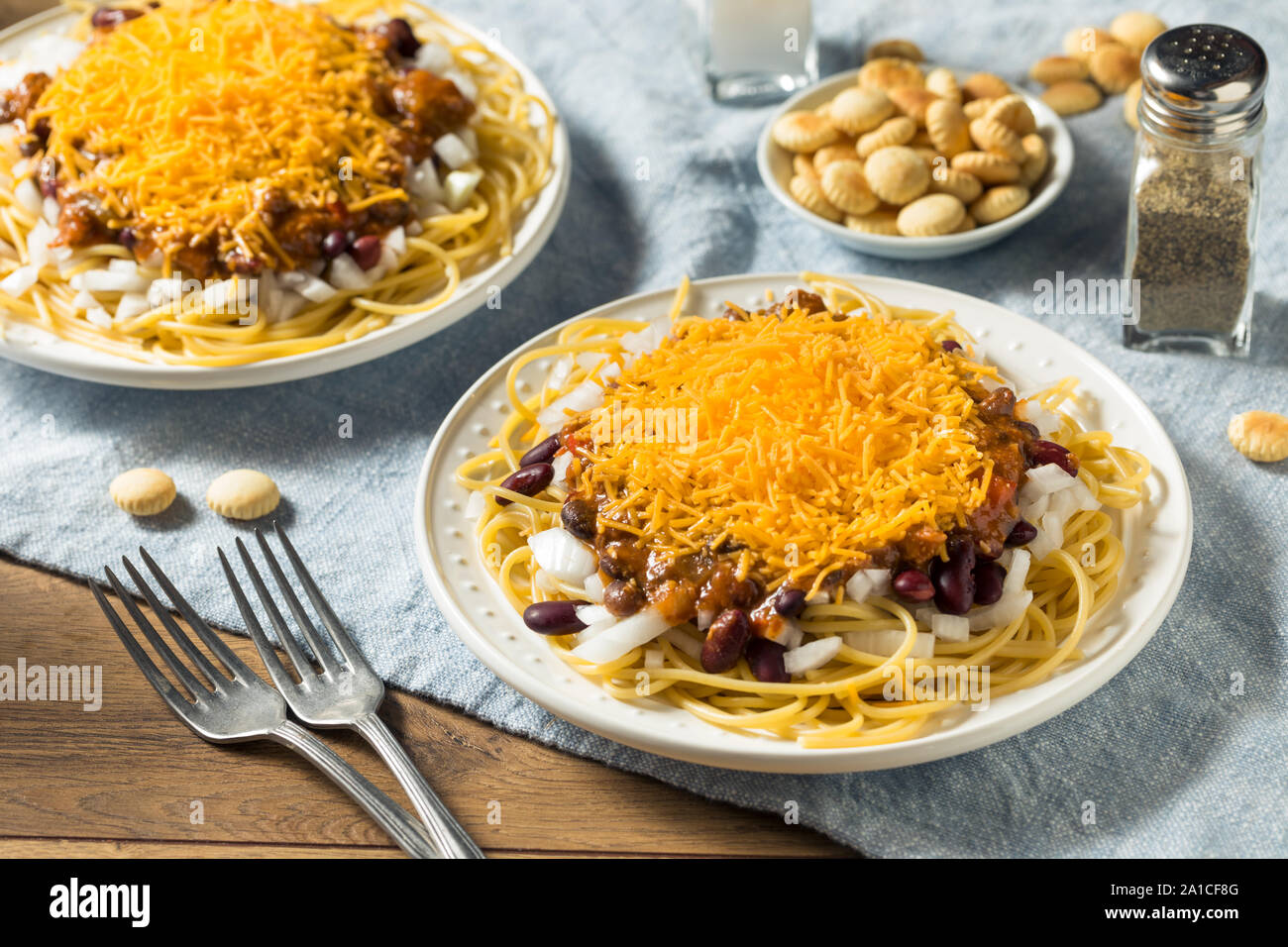 Des Cincinnati Spaghetti aux piments et l'oignon au fromage Banque D'Images