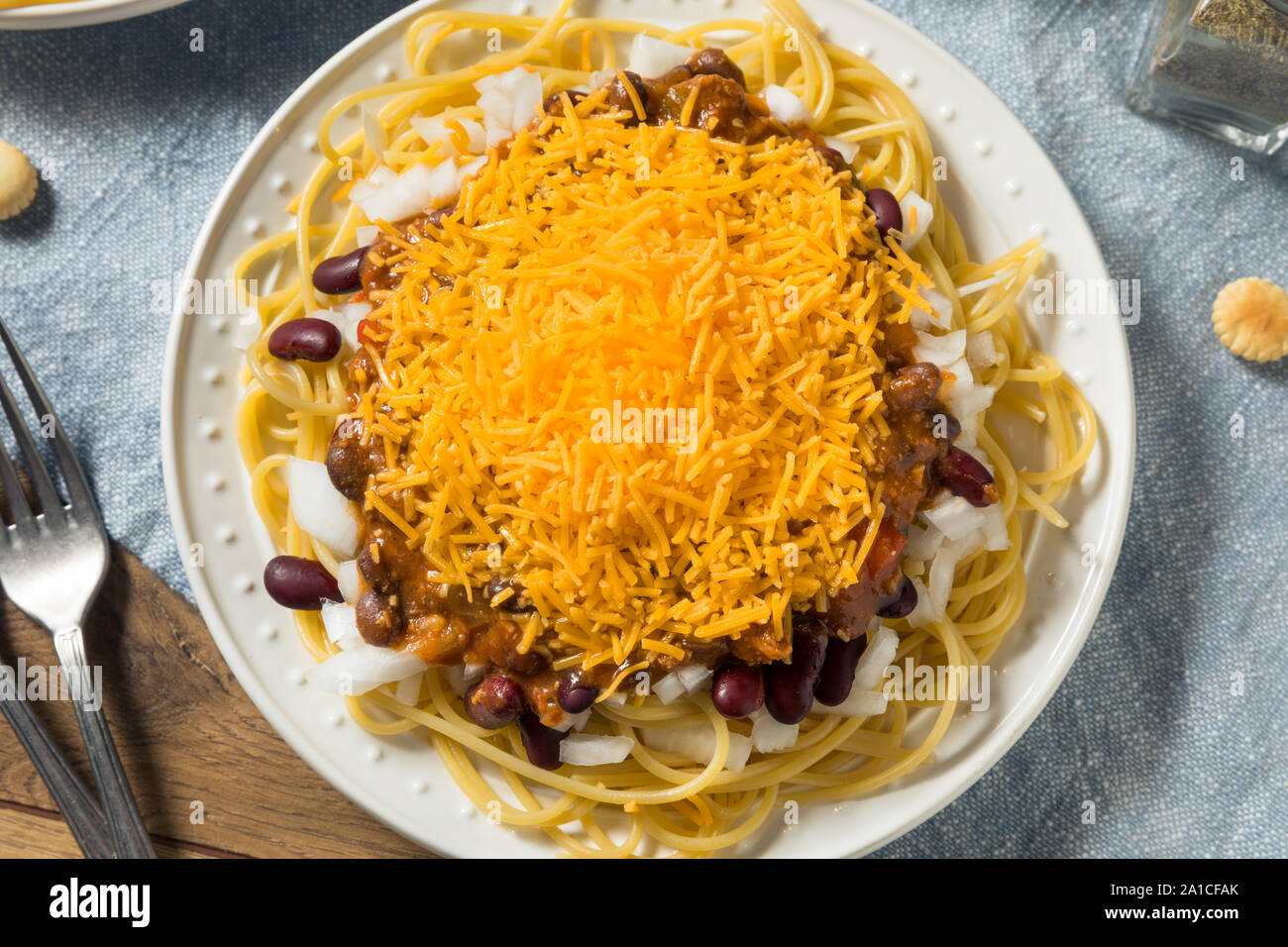 Des Cincinnati Spaghetti aux piments et l'oignon au fromage Banque D'Images