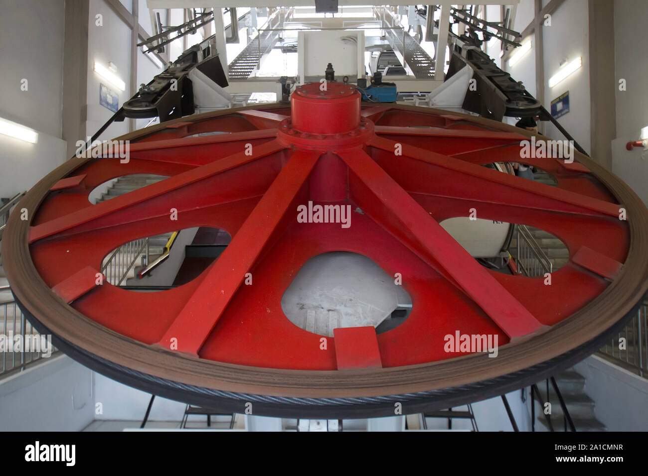 La grande roue rouge sur la liquidation de Santorin, dans les îles Grecques Banque D'Images