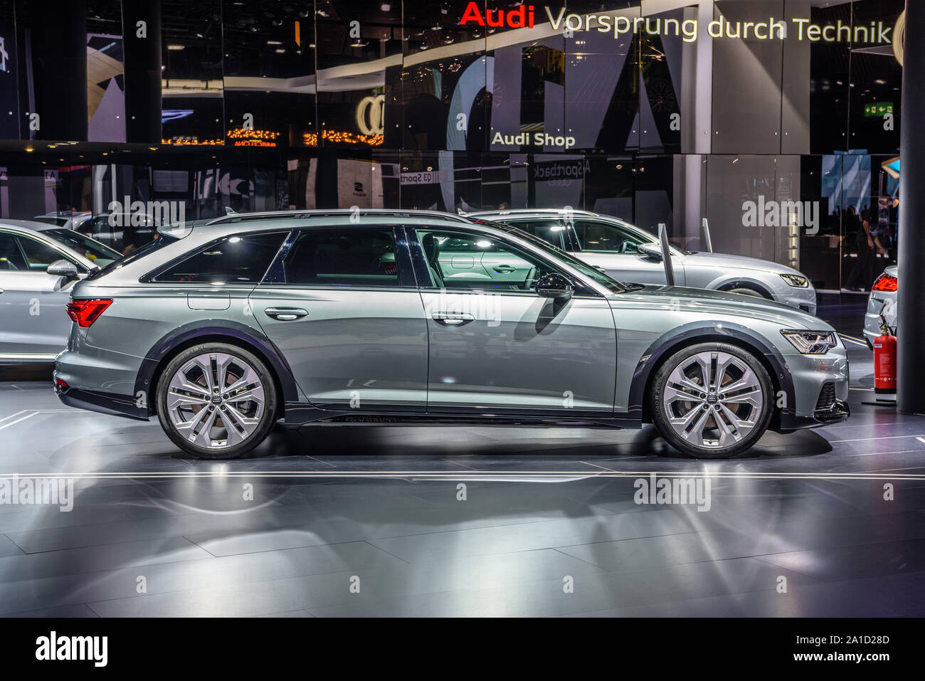 Francfort, Allemagne - Sept 2019 : argent gris AUDI A6 AVANT ALLROAD QUATTRO C8 estate wagon combi voiture familiale, IAA International Motor Show Auto Exhibtio Banque D'Images