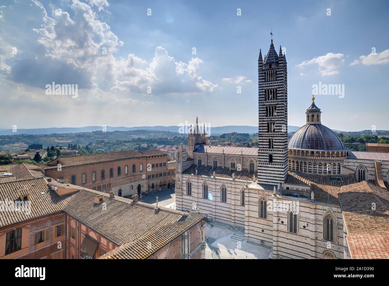 Der Dom von Siena (Cattedrale di Santa Maria Assunta) ist die Hauptkirche der Stadt Siena in der Toskana. Heute ist das aus charakteristischem schwarz Banque D'Images