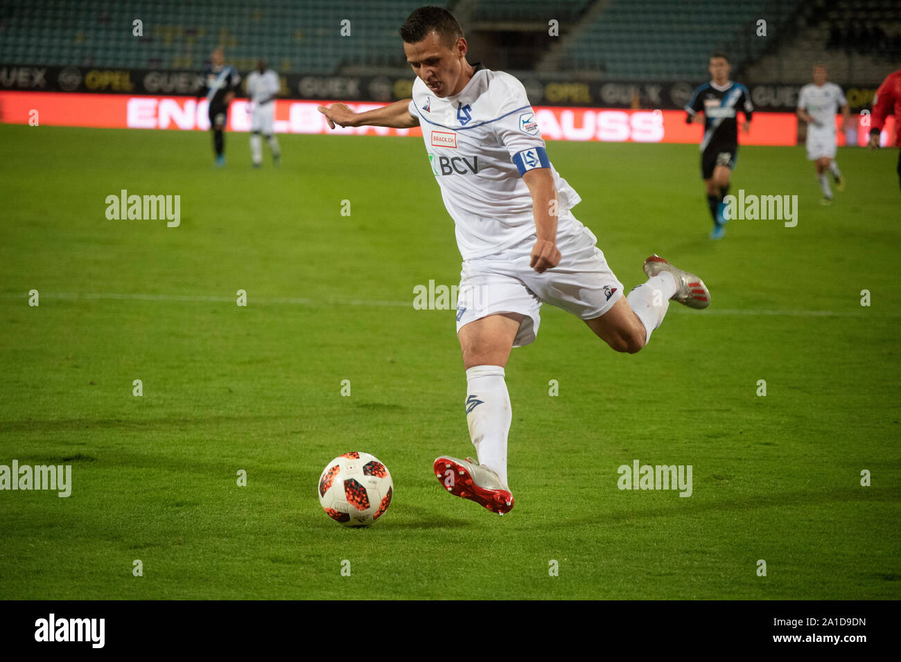 Lausanne, Suisse. 25 Septembre, 2019. Lausanne, Suisse - 2019/09/25 : Stjepan Kukuruzovic du Fc Lausanne Sport fait en action pendant le Défi suisse ligue match entre Fc Lausanne Sport et Grasshopper Club Zürich (photo de Eric Dubost/Pacific Press) Credit : Pacific Press Agency/Alamy Live News Banque D'Images