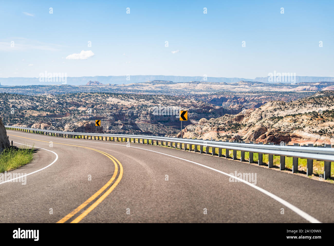 Belle route sinueuse route panoramique 12 dans Grand Staircase Escalante National Monument dans l'Utah L'été avec vue sur la courbe de signes et Banque D'Images