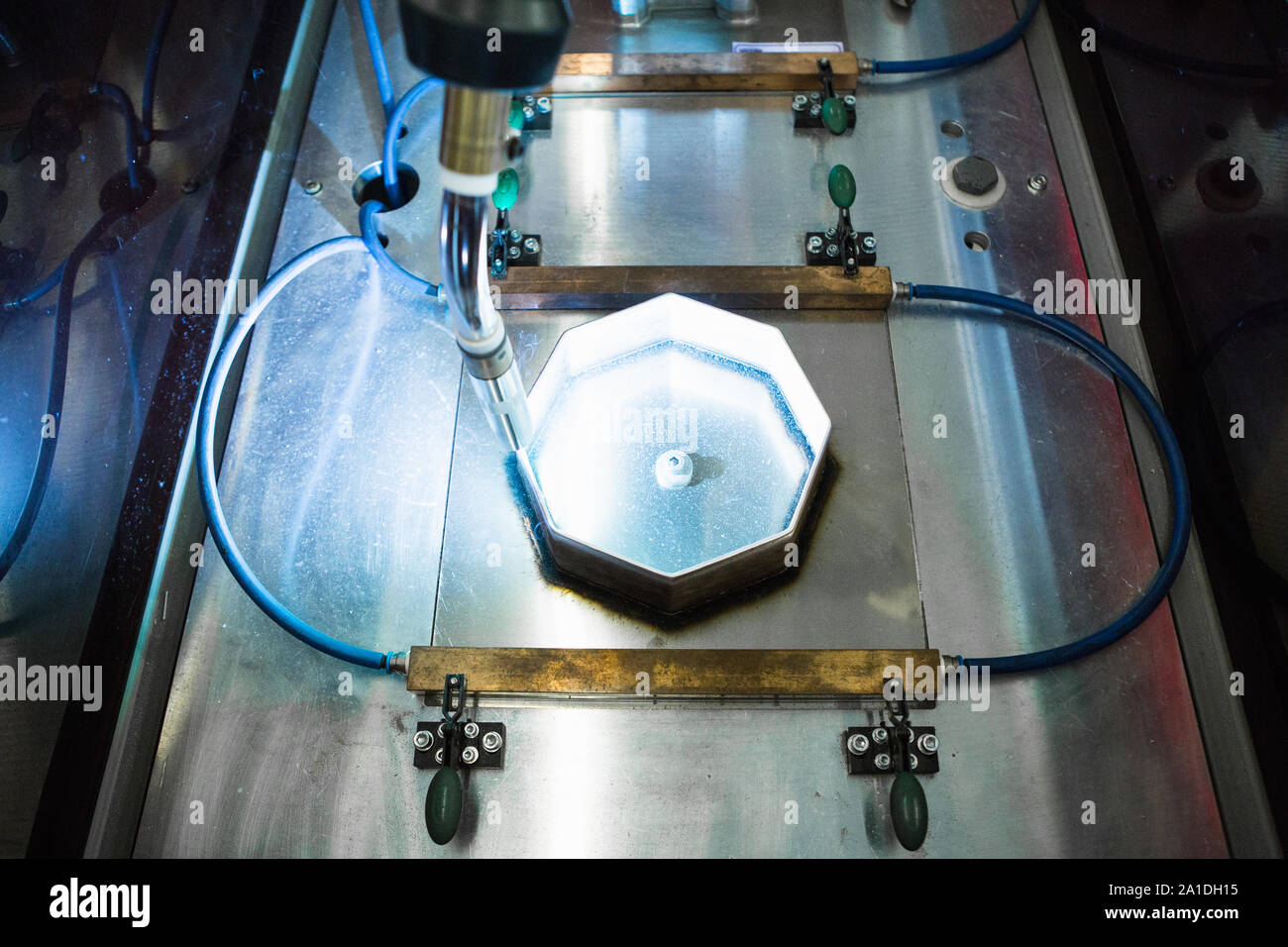 Robot de Soudage automatique dans une usine moderne à l'opération. Banque D'Images