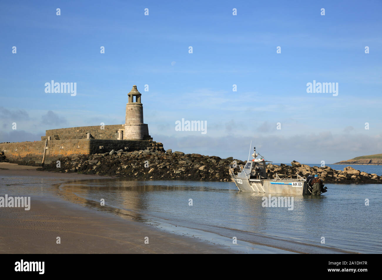 Retour au port en bateau Logan après un voyage de pêche. Banque D'Images