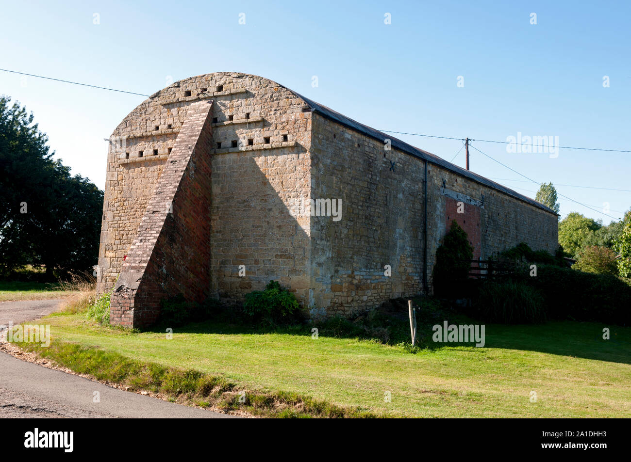 Une grange avec des trous de nidification dove, Lemington, Gloucestershire, England, UK Banque D'Images