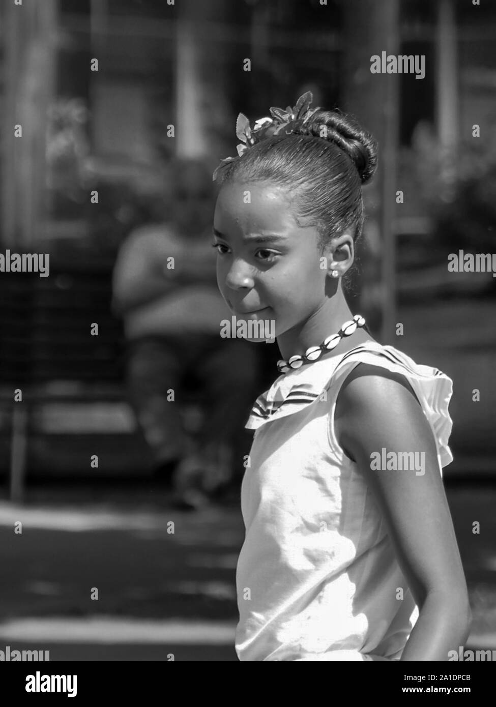 Fille en premier plan au cours de la XV Semaine interculturelle Parade à Valladolid Banque D'Images