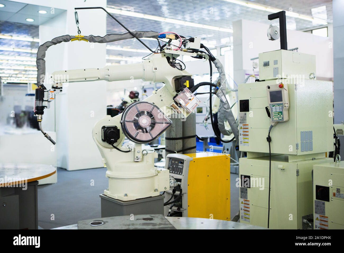 Robot de Soudage automatique dans une usine moderne à l'opération. Banque D'Images