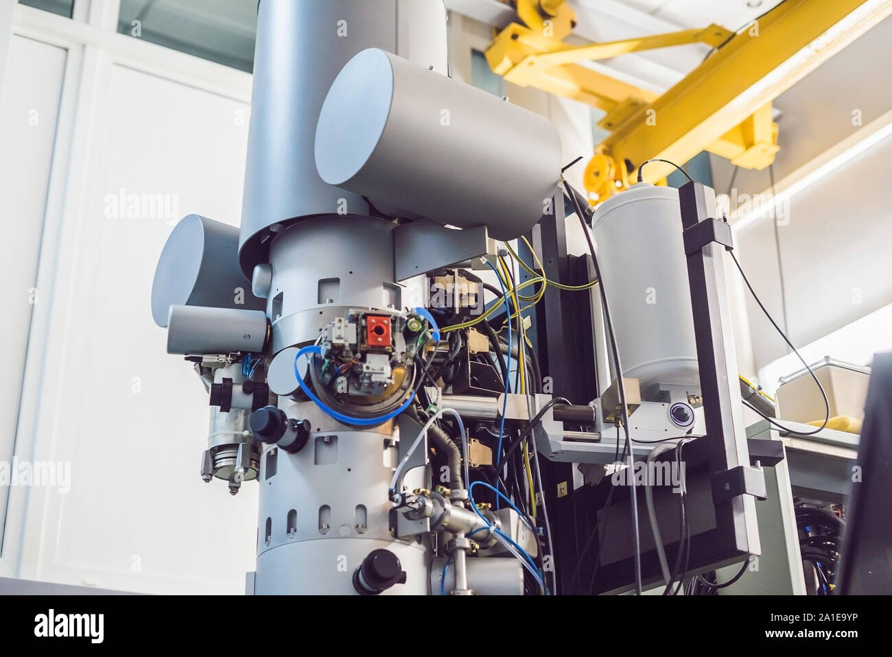 Microscope électronique à transmission dans un laboratoire scientifique. Banque D'Images