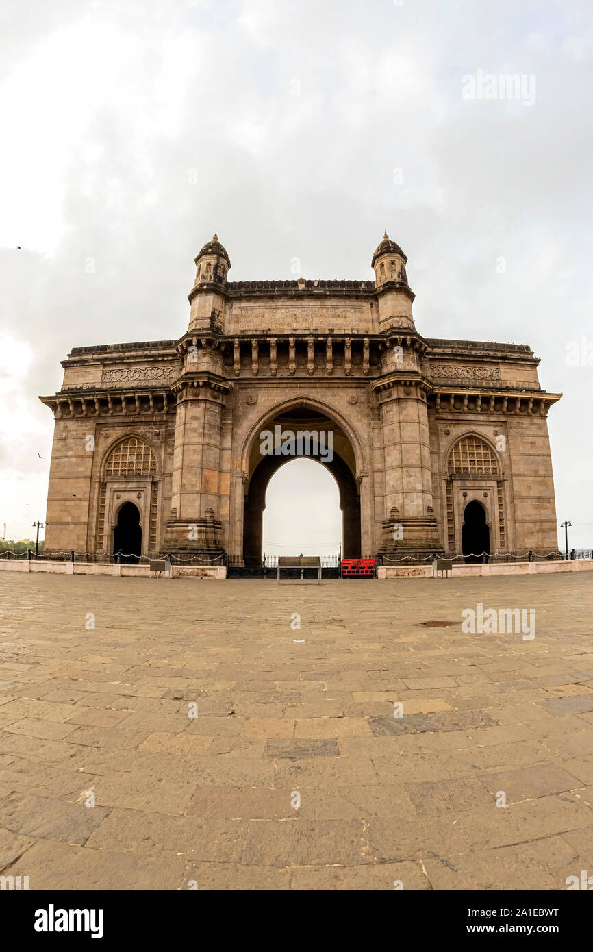 Gateway of India, Mumbai, Maharashtra, Inde. Le plus populaire attraction  touristique. Les gens de partout dans le monde viennent visiter chaque  année ce monument Photo Stock - Alamy