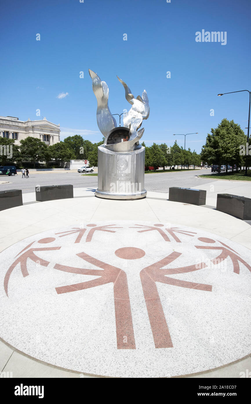 50e anniversaire d'Olympiques spéciaux flamme éternelle de l'espoir la sculpture à Soldier Field de Chicago, dans l'Illinois, États-Unis d'Amérique Banque D'Images