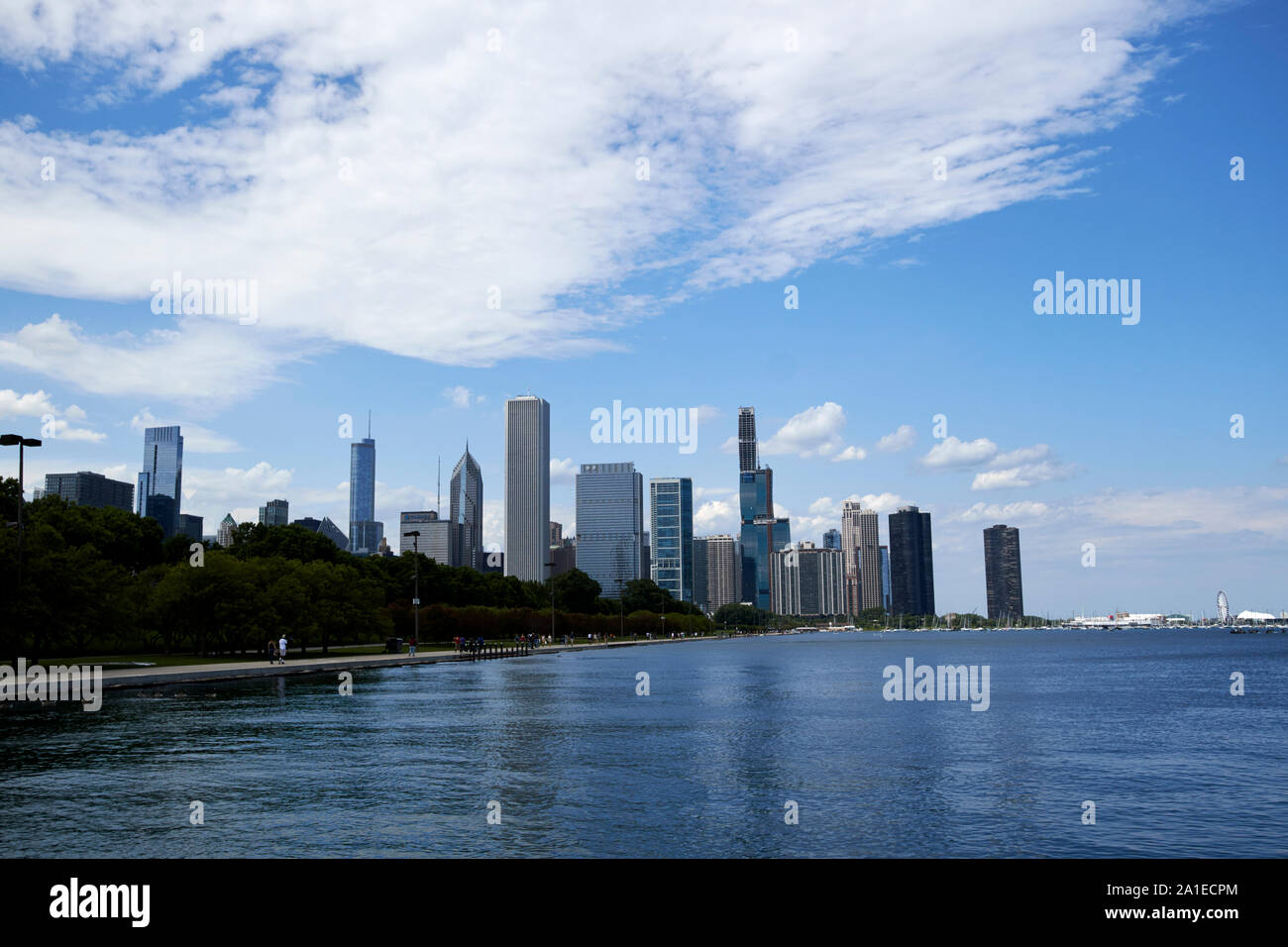 Chicago ville vu depuis le museum campus et sentier au bord du lac de Chicago, dans l'Illinois, États-Unis d'Amérique Banque D'Images