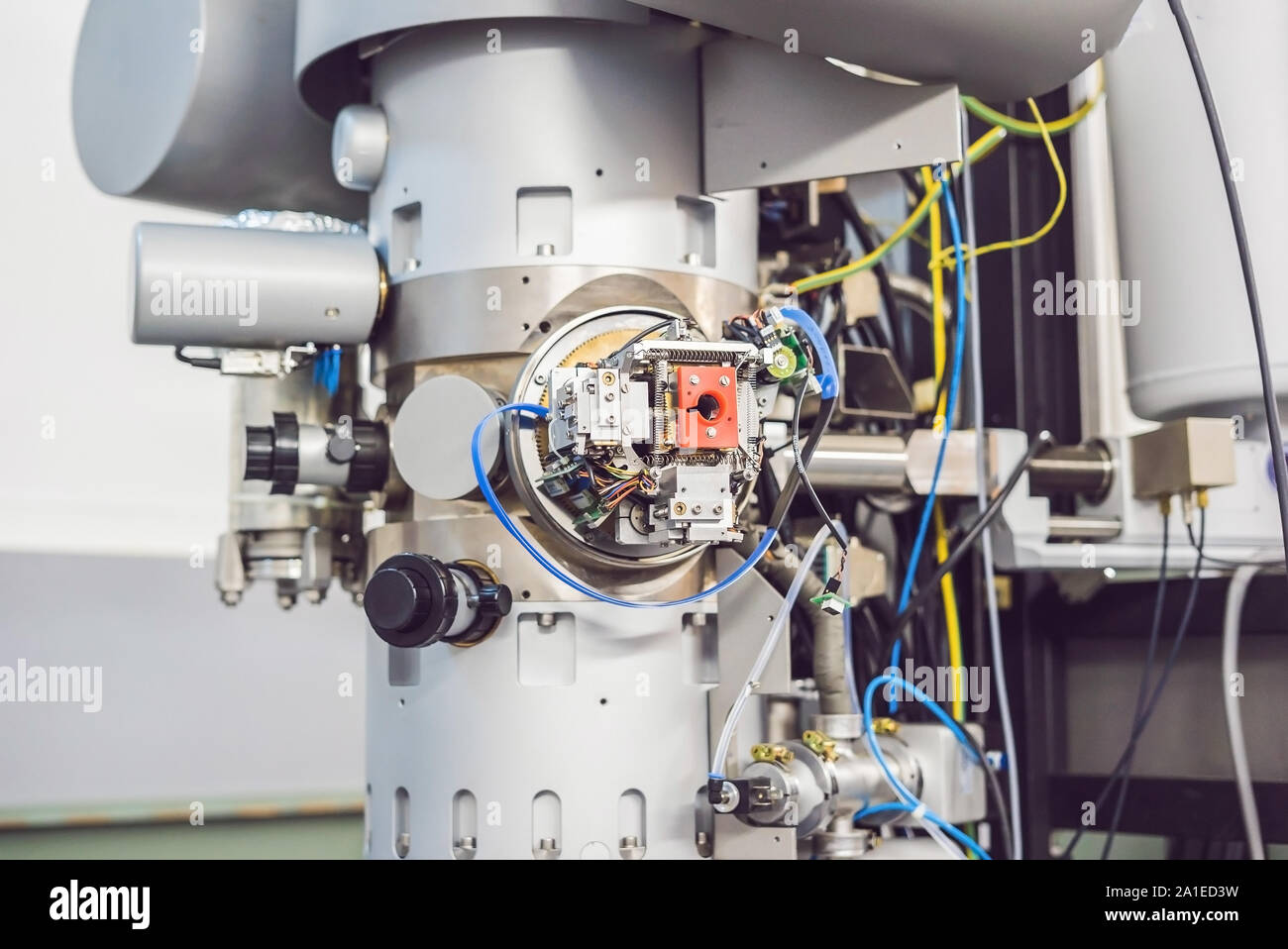 Microscope électronique à transmission dans un laboratoire scientifique. Banque D'Images